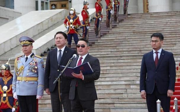 （蒙古国总统辞职）
