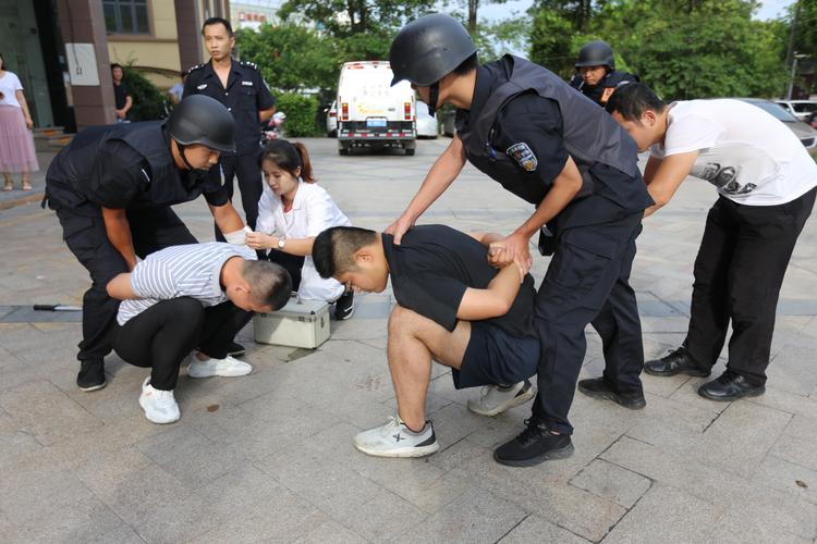 2025年新澳资料图和女子持械打砸多辆车与女子持械打砸多辆车视频