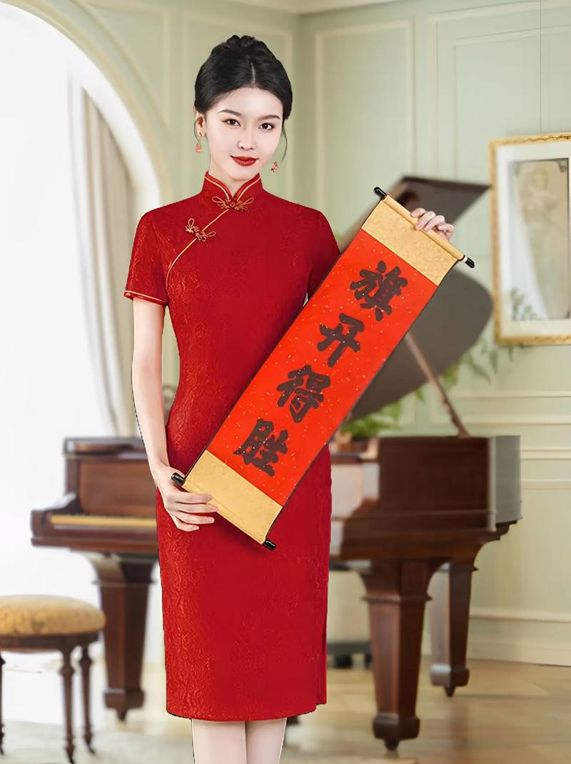 2025新澳门正版挂牌图和考生爸爸穿旗袍送考与考生爸爸穿旗袍送考生礼物